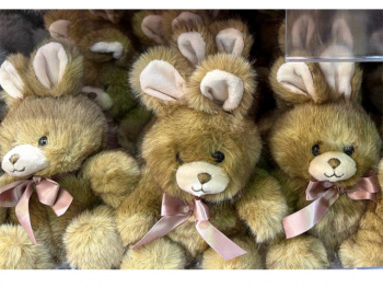 им Зайка арт. 209052 Коричневый с бантом на шее 17 см в пак.